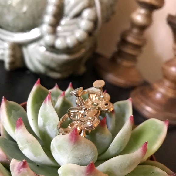 ✨Vintage✨ Gold Crown Screw Back Earrings - Picture 2 of 2